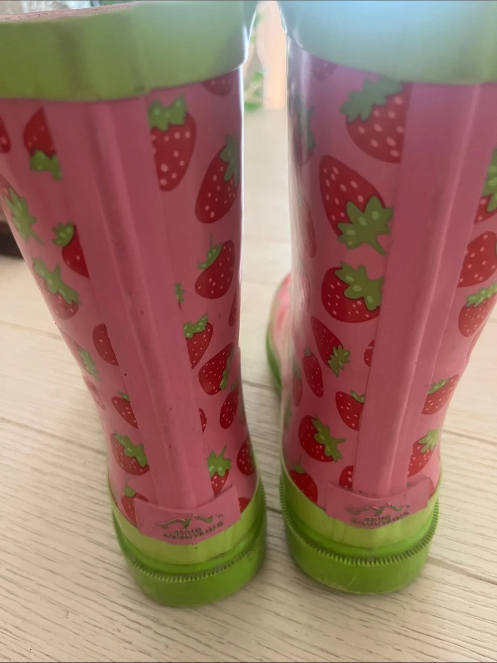 Little Girls Strawberry Print Rubber Boots Pull on Size 13/1 Pink & Green